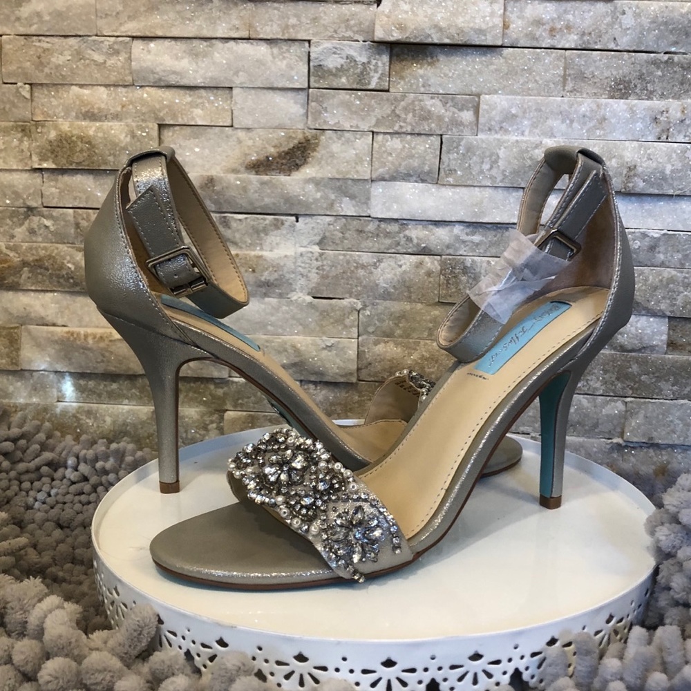 Betsey Johnson Sz8 Silver Sparkle Party Heels
